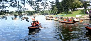 Several kayak in a lake